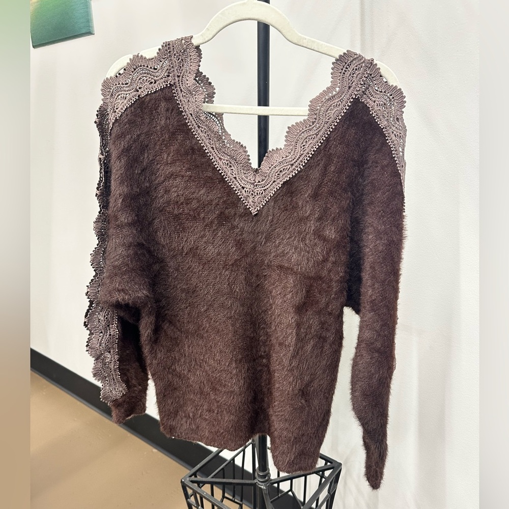 Sweet lovely size L/Xl faux fur soft lace‎